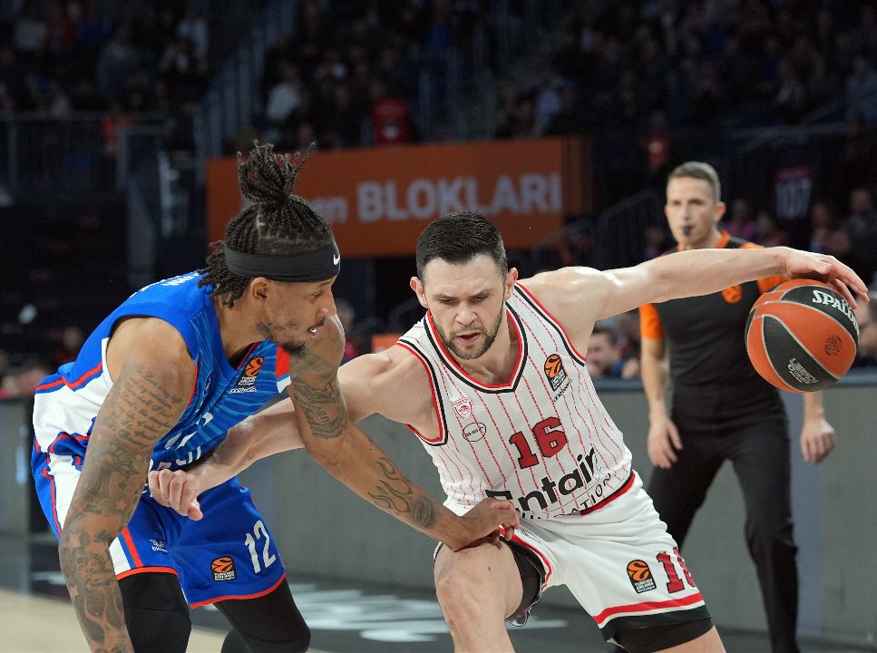 Anadolu Efes - Olympiakos maçında gerginlik! Georgios Bartzokas diskalifiye edildi - 1. Resim