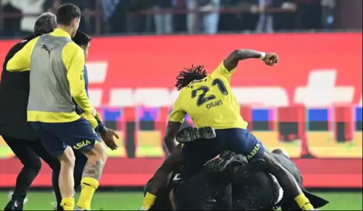 Ertuğrul Doğan olaylı Fenerbahçe maçı sonrası basın toplantısında konuştu: "Trabzonspor cezayı hak etmiştir" Ertuğrul Doğan olaylı Fenerbahçe maçı sonrası basın toplantısında konuştu: "Trabzonspor cezayı hak etmiştir" - 1. Resim