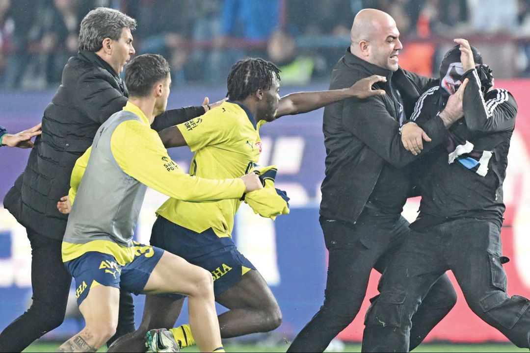 F.Bahçe’nin ligden çekilme kararı alması o kadar kolay değil! Çekilmek Fener’i çökertir - 2. Resim