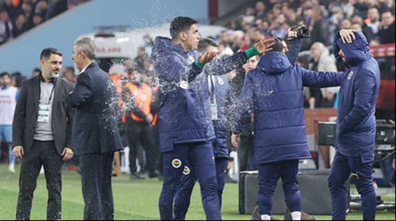 F.Bahçe’nin ligden çekilme kararı alması o kadar kolay değil! Çekilmek Fener’i çökertir - 3. Resim