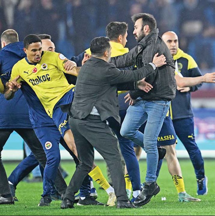 F.Bahçe’nin ligden çekilme kararı alması o kadar kolay değil! Çekilmek Fener’i çökertir - 1. Resim