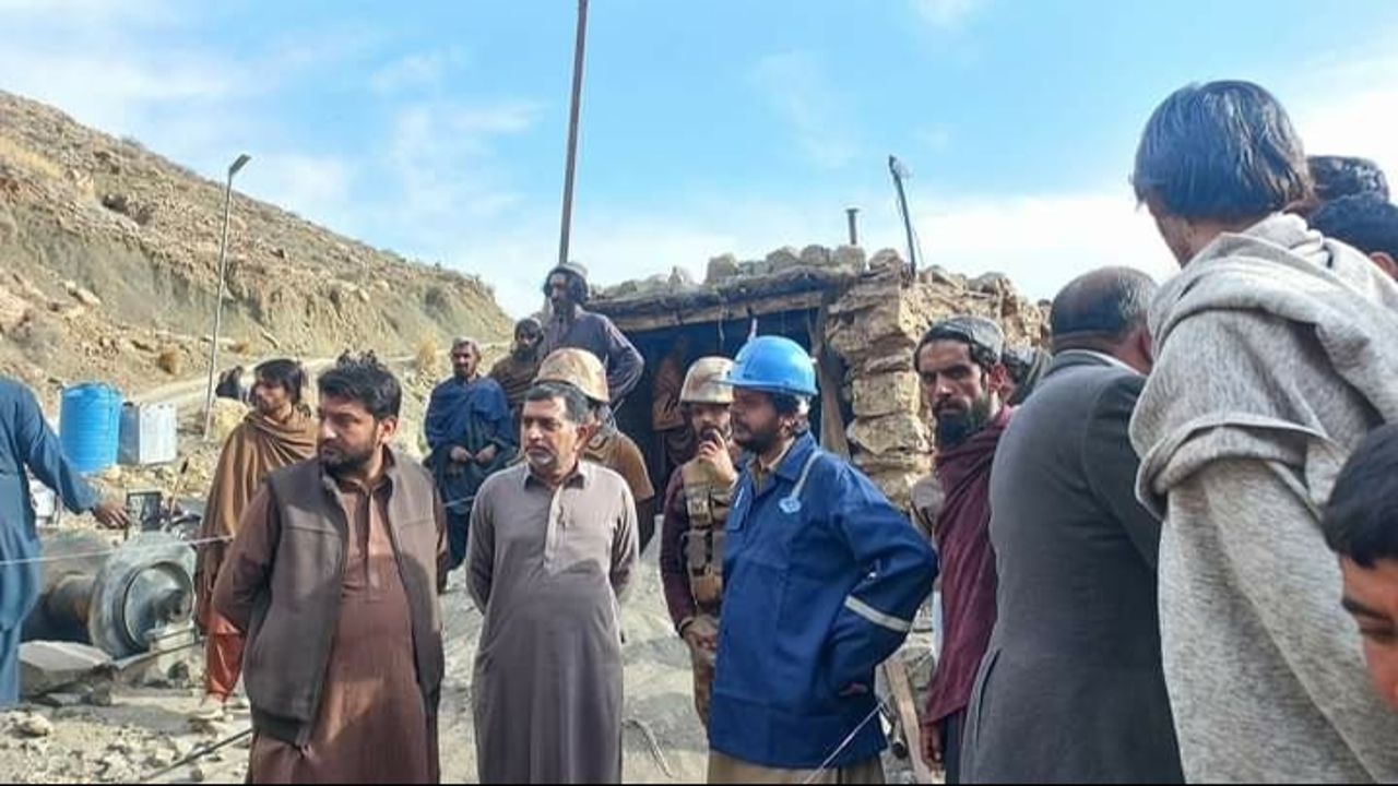 Pakistan'da madende gaz patlaması: 12 işçi öldü Pakistan'da madende gaz patlaması: 12 işçi öldü - 2. Resim