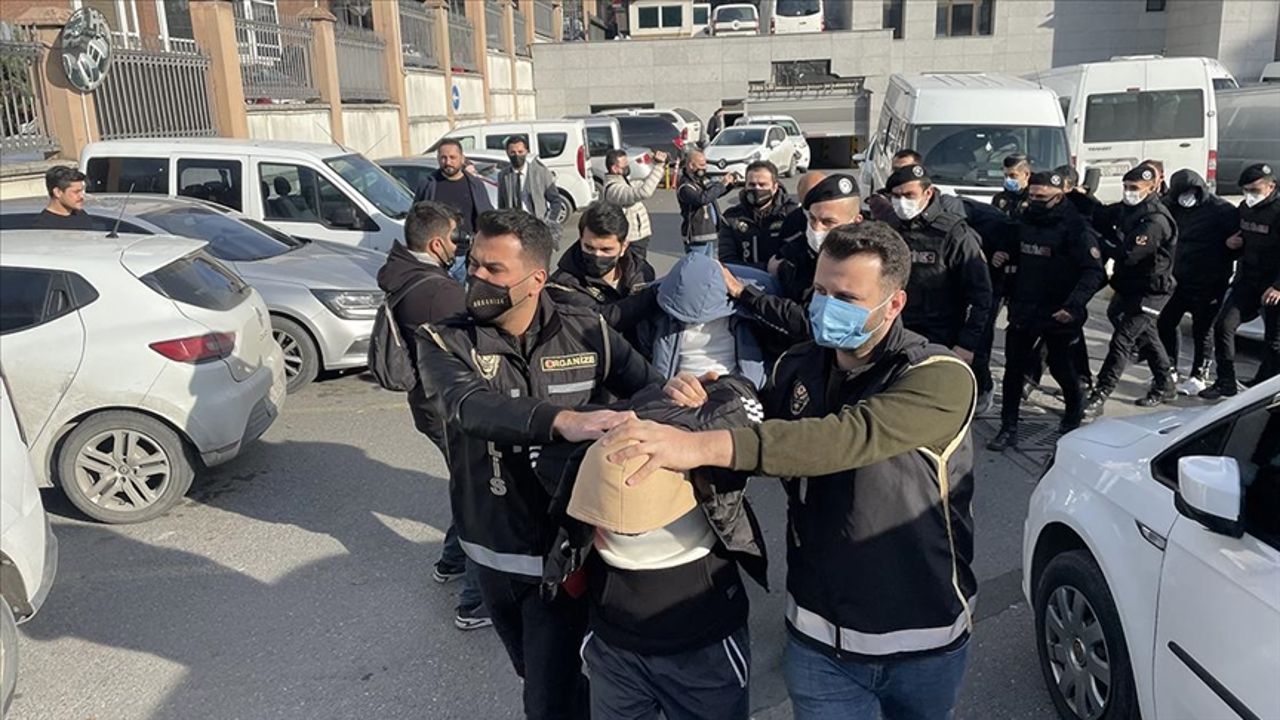 Sarallar hakkında yeni iddianame: Elebaşı örgütü avukatıyla yönetmiş - 1. Resim