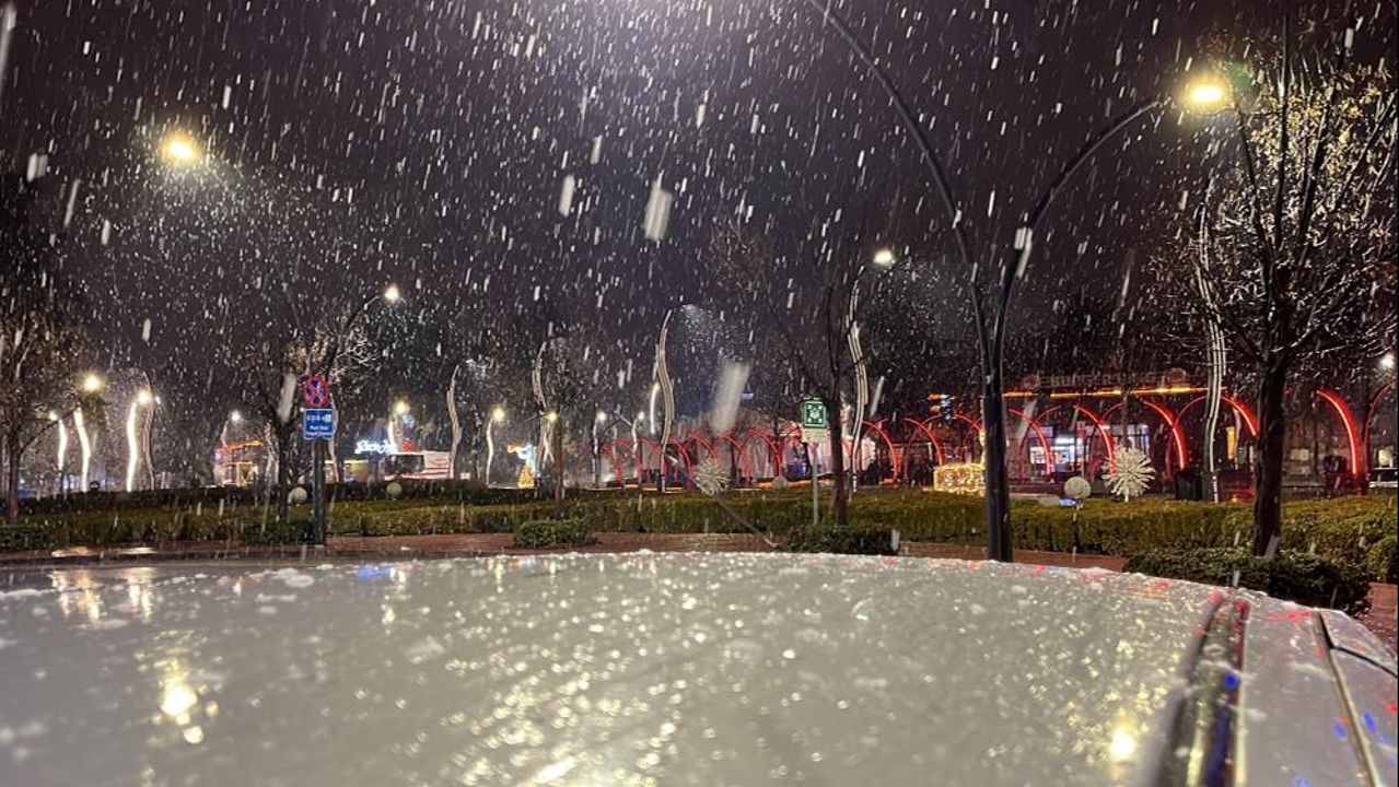 Bolu Dağı'nda kar yağışı başladı! Her yer bir anda beyaza büründü - 2. Resim