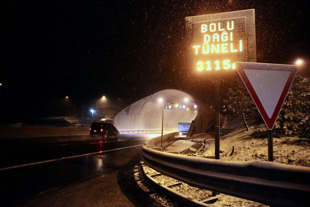 Bolu Dağı'nda kar yağışı başladı! Her yer bir anda beyaza büründü - 4. Resim