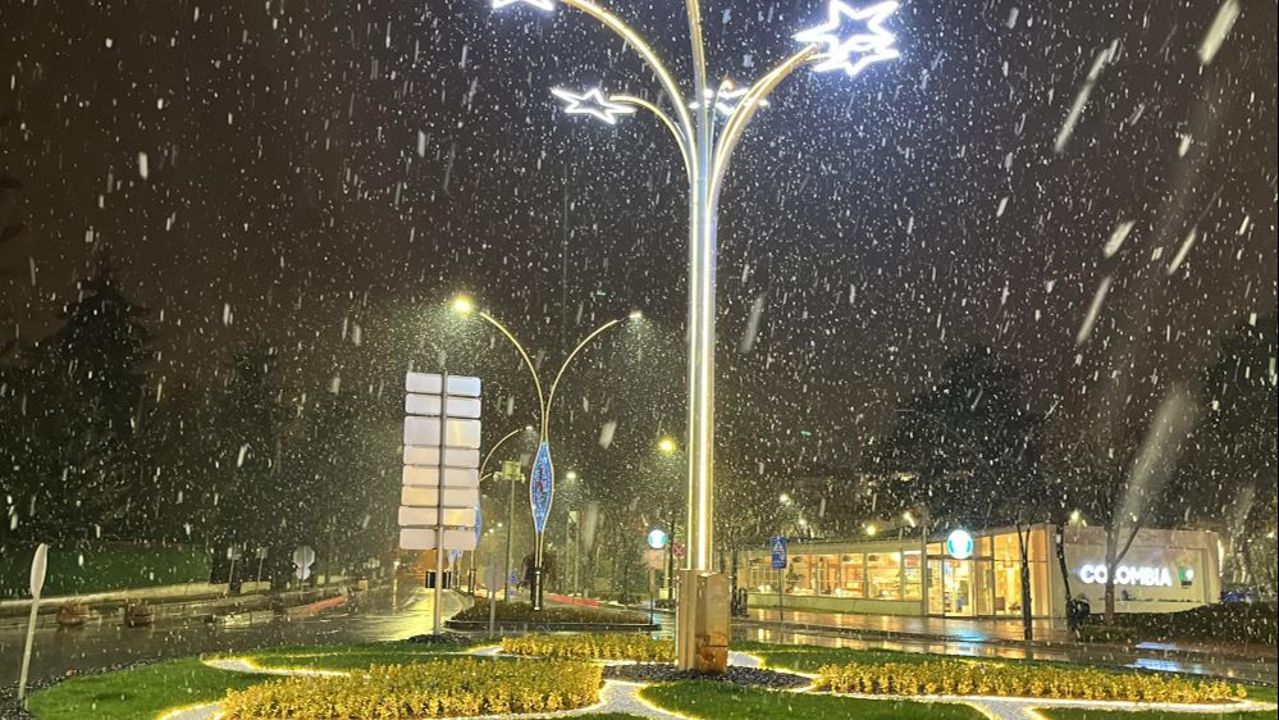 Bolu Dağı'nda kar yağışı başladı! Her yer bir anda beyaza büründü - 3. Resim