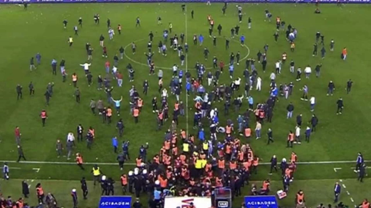 Fenerbahçe Ligden çekilirse, bunun acısını tüm Türkiye hisseder Fenerbahçe Ligden çekilirse, bunun acısını tüm Türkiye hisseder - 1. Resim