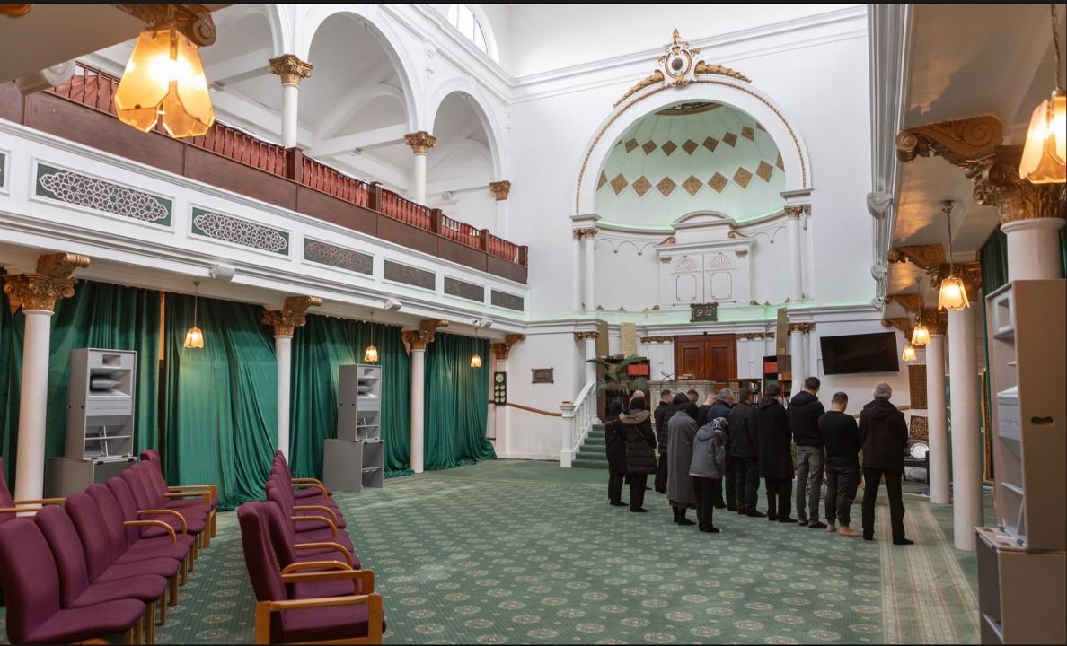 İngiltere'nin ilk Türk camisi Londra'da ayakta kalma çabası veriyor: Batılılaştık ve cemaatimizi kaybettik - 1. Resim