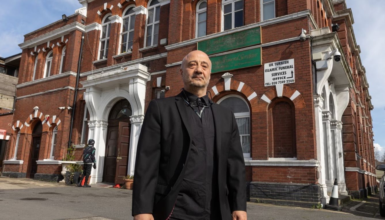 İngiltere'nin ilk Türk camisi Londra'da ayakta kalma çabası veriyor: Batılılaştık ve cemaatimizi kaybettik - 1. Resim
