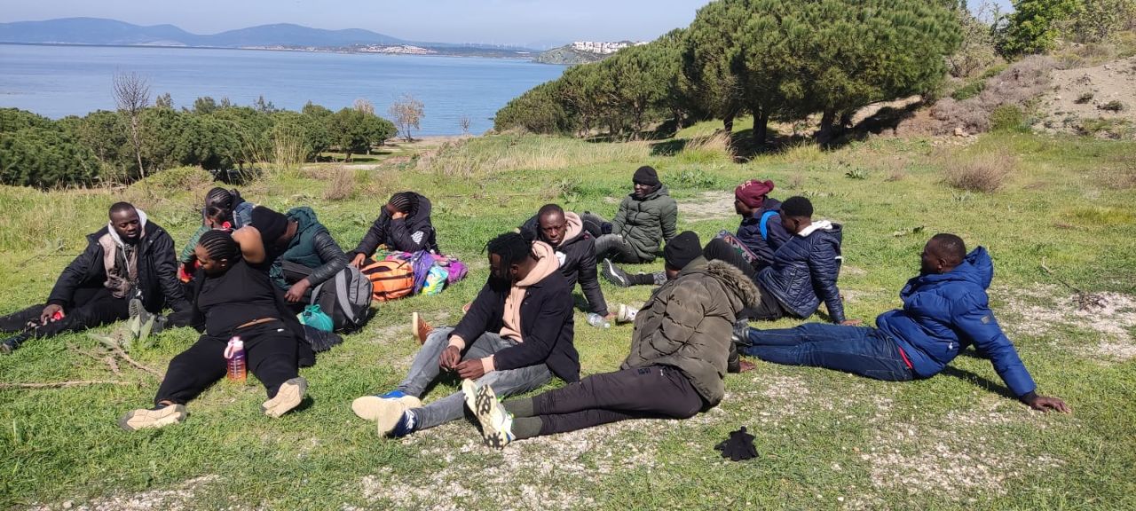 Sahil Güvenlik botları, İzmir açıklarında 51 düzensiz göçmeni kurtardı - 2. Resim