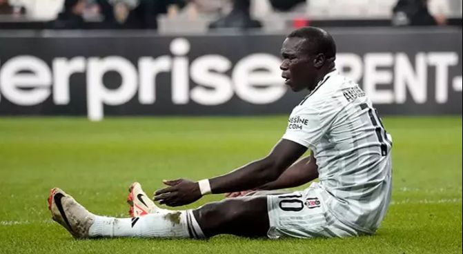Beşiktaş'ta Vincent Aboubakar krizi bitmek bilmiyor! Bu kez sorun 3.5 milyon euro! Oynasa bir dert oynamasa bir dert! Beşiktaş'ta Vincent Aboubakar krizi bitmek bilmiyor! Bu kez sorun 3.5 milyon euro! Oynasa bir dert oynamasa bir dert! - 1. Resim