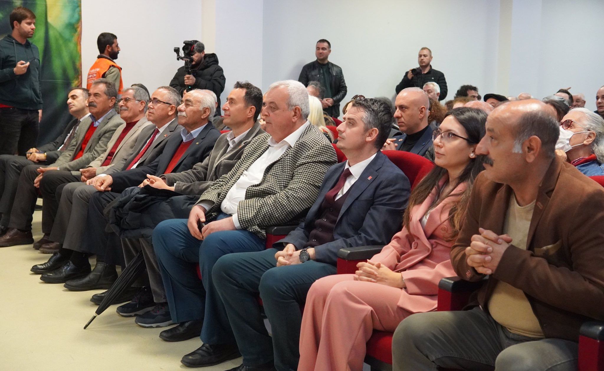 CHP'li aday, CHP'li başkanı hedef aldı: Kasayı bitirmek istiyor, yağmur gibi adam alıyor - 1. Resim