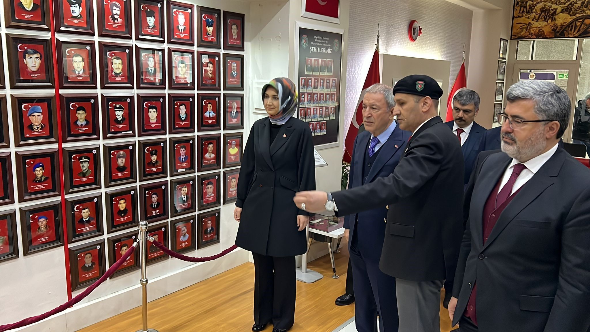 Hulusi Akar'ı şaşırtan karşılama: 'İlk defa böyle bir şey gördüm' - 1. Resim