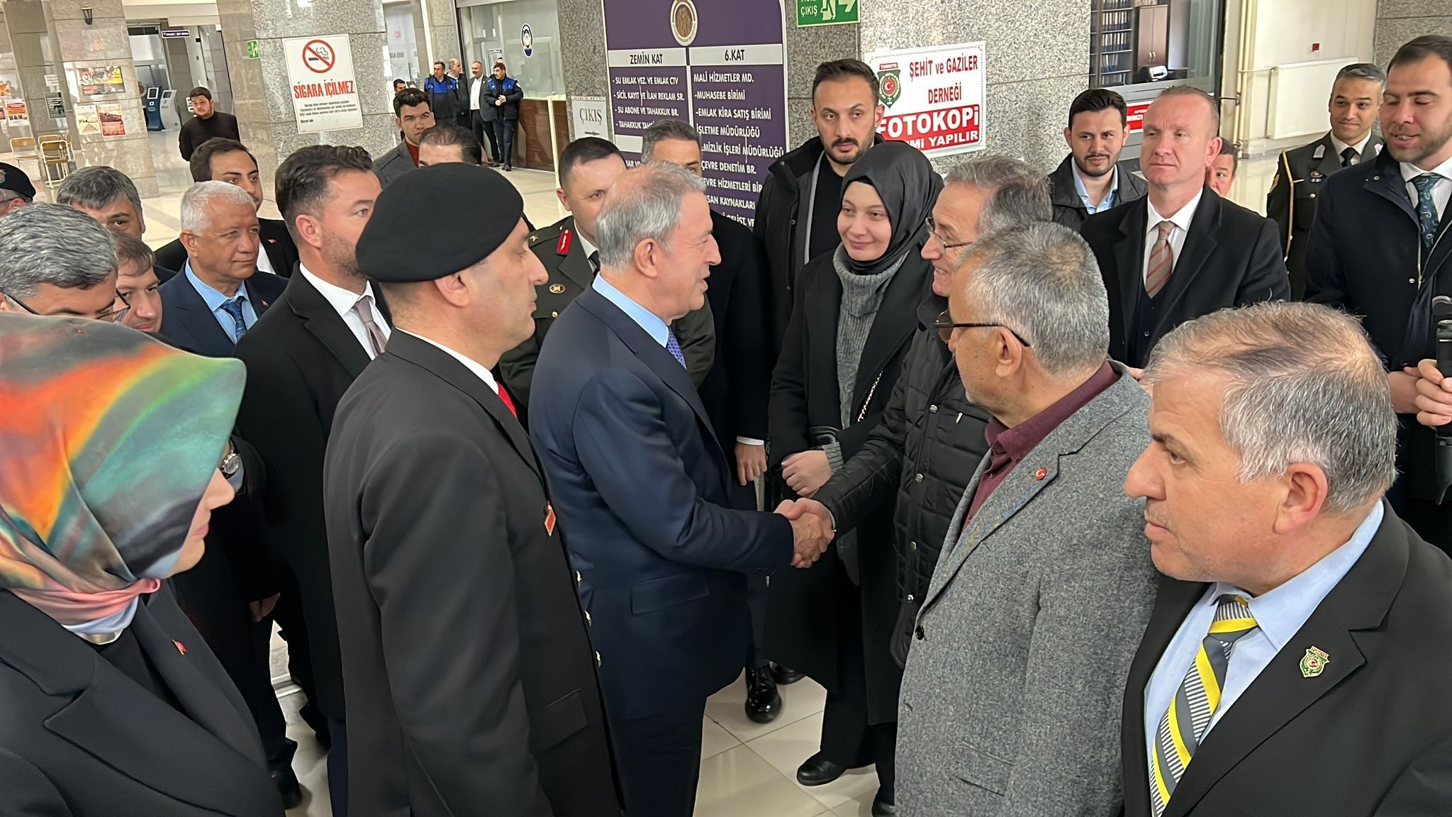 Hulusi Akar'ı şaşırtan karşılama: 'İlk defa böyle bir şey gördüm' - 3. Resim