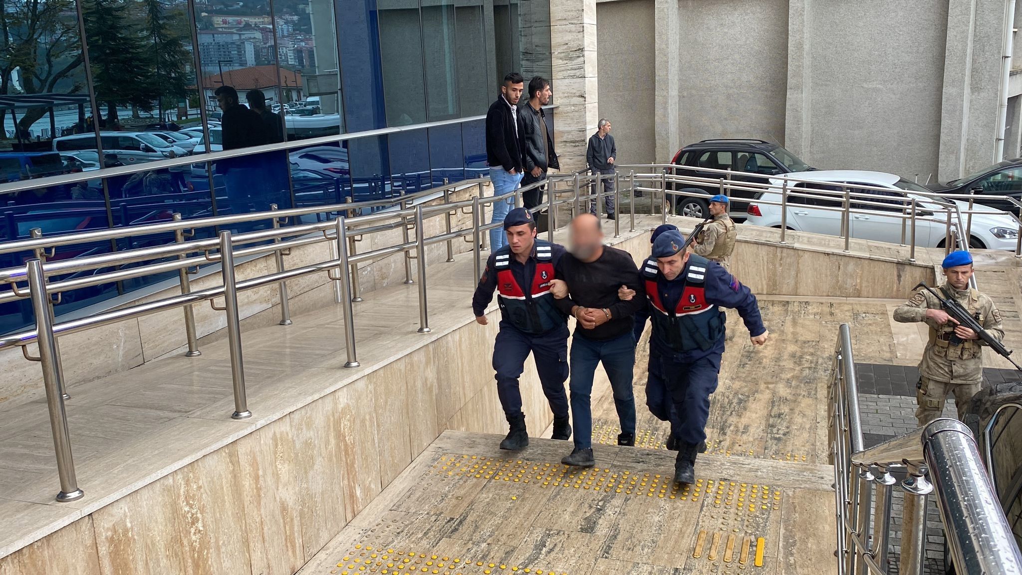 Maden ocağı kaçak diye işçiyi yakarak öldürmüşlerdi: Sanıklar hakkında müebbet talebi Maden ocağı kaçak diye işçiyi yakarak öldürmüşlerdi: Sanıklar hakkında müebbet talebi - 3. Resim