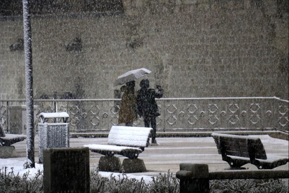 Mart ayında lapa kapa kar yağdı, okullar tatil edildi! Haberler peş peşe geldi... - 7. Resim