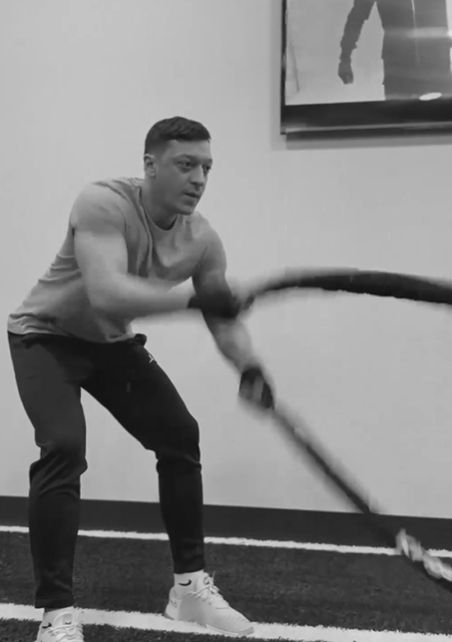 Sana ne oldu Mesut! Son halini görenler dönüp bir daha baktı! Fenerbahçe'nin eski yıldızı Mesut Özil... Sana ne oldu Mesut! Son halini görenler dönüp bir daha baktı! Fenerbahçe'nin eski yıldızı Mesut Özil... - 3. Resim