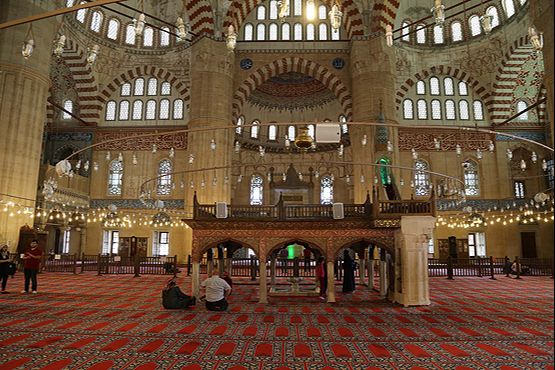 Ters lale nerede, hangi ilde? Hangi camide ters lale figürü var? Ters lale nerede, hangi ilde? Hangi camide ters lale figürü var? - 2. Resim