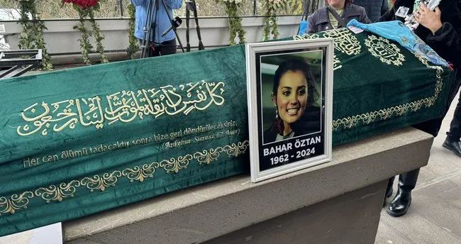 Yeşilçam'ın 'gamzelisi' için sözün bittiği yer... Bahar Öztan son yolculuğuna uğurlandı Yeşilçam'ın 'gamzelisi' için