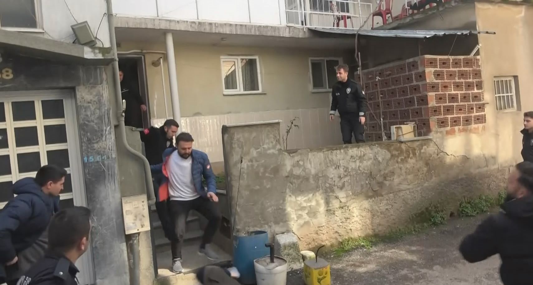 Ablasını rehin aldı, yaşananlar film sahnelerini aratmadı Ablasını rehin aldı, yaşananlar film sahnelerini aratmadı - 1. Resim