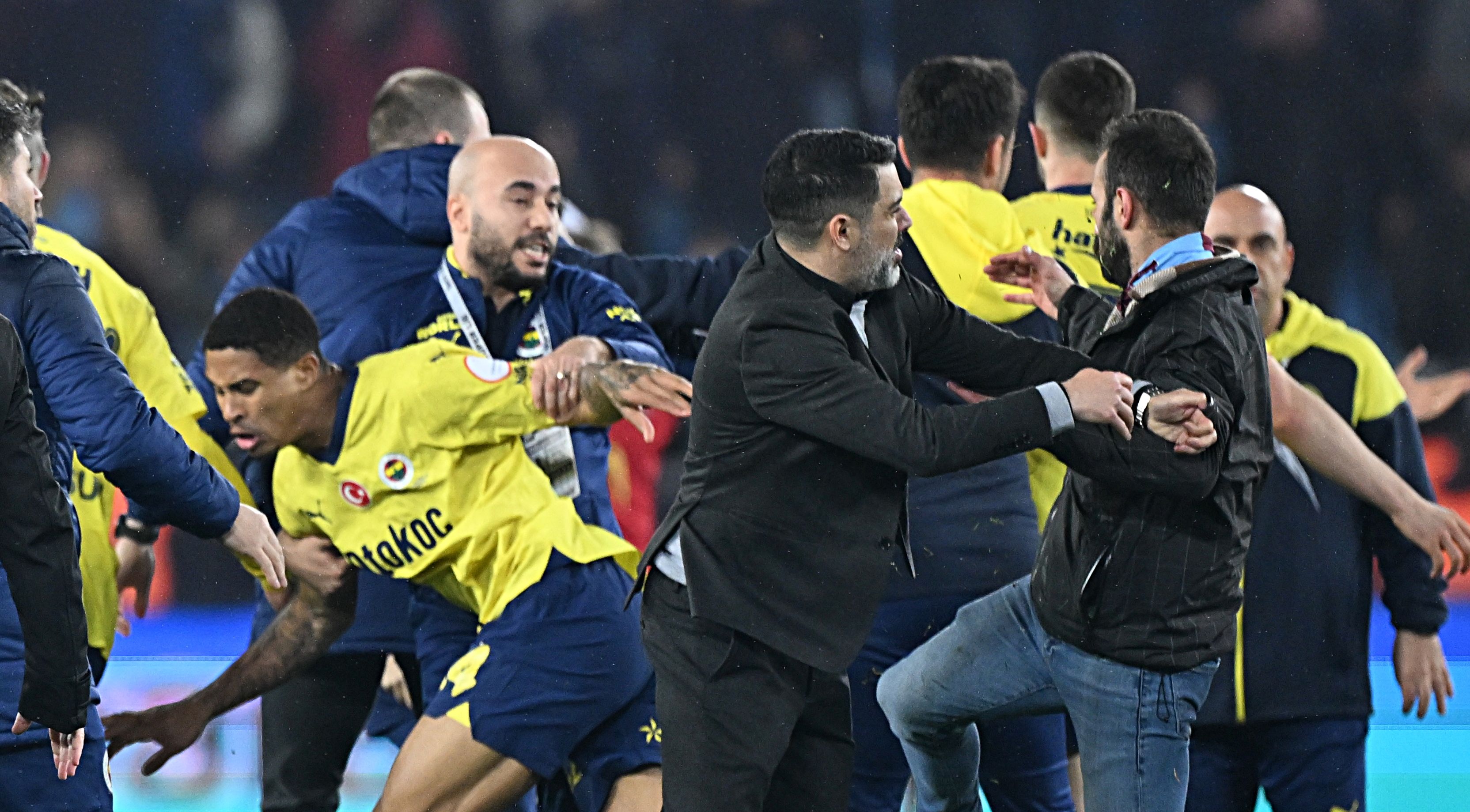 Fenerbahçe'nin 'ligden çekilme' kararının ateşi Türkiye'yi sarar! Bedeli çok ağır olur - 1. Resim