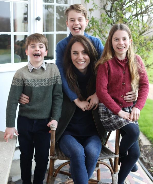 Fotoğrafıyla dalga geçmişti! Blake Lively, kanser olduğunu açıklayan Kate Middleton'dan özür diledi Fotoğrafıyla dalga geçmişti! Blake Lively, kanser olduğunu açıklayan Kate Middleton'dan özür diledi - 1. Resim