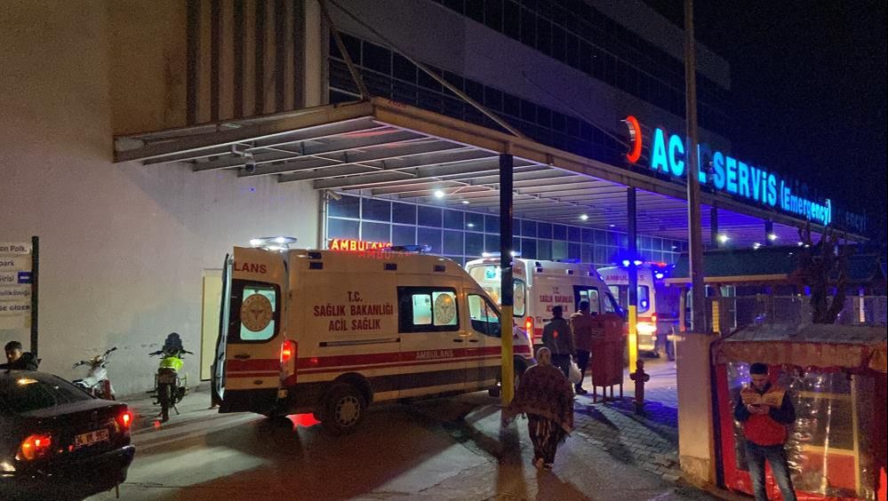 TEM'de polis aracı kontrolden çıktı! Bariyere çarpan araçta polis memurları yaralandı - 4. Resim