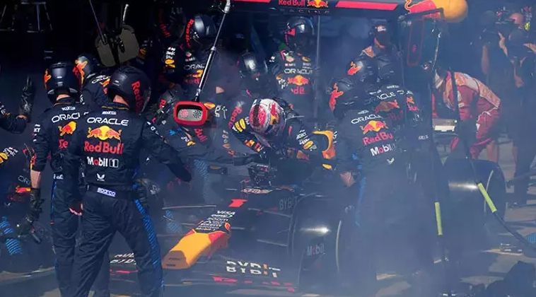 Formula 1 Avustralya Grand Prix'sinde büyük sürpriz! Carlos Sainz kazandı Verstappen yarış dışı kaldı - 1. Resim