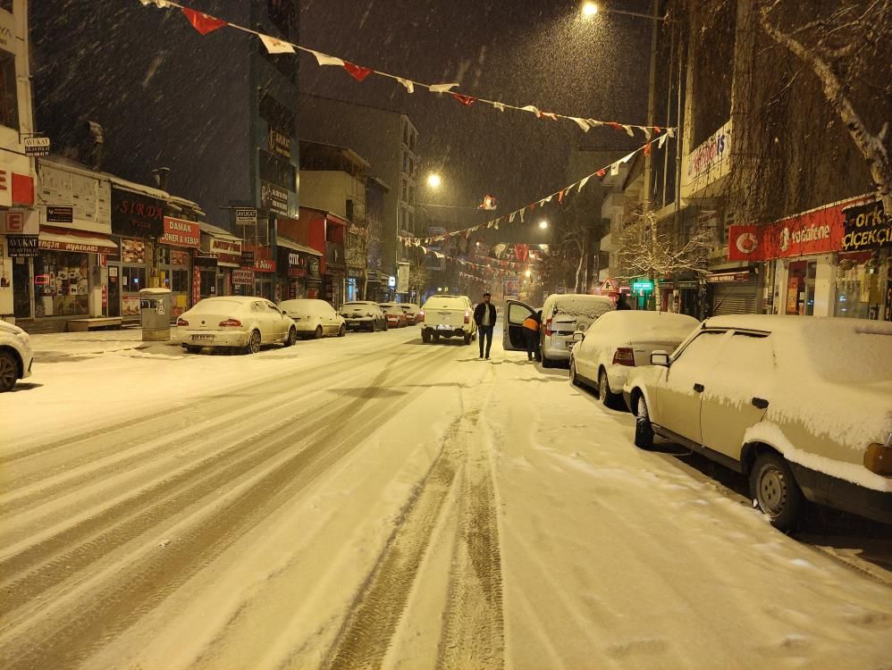 Gece yarısı başladı, lapa lapa yağdı! Kar kalınlığı 40 santimi buldu - 8. Resim
