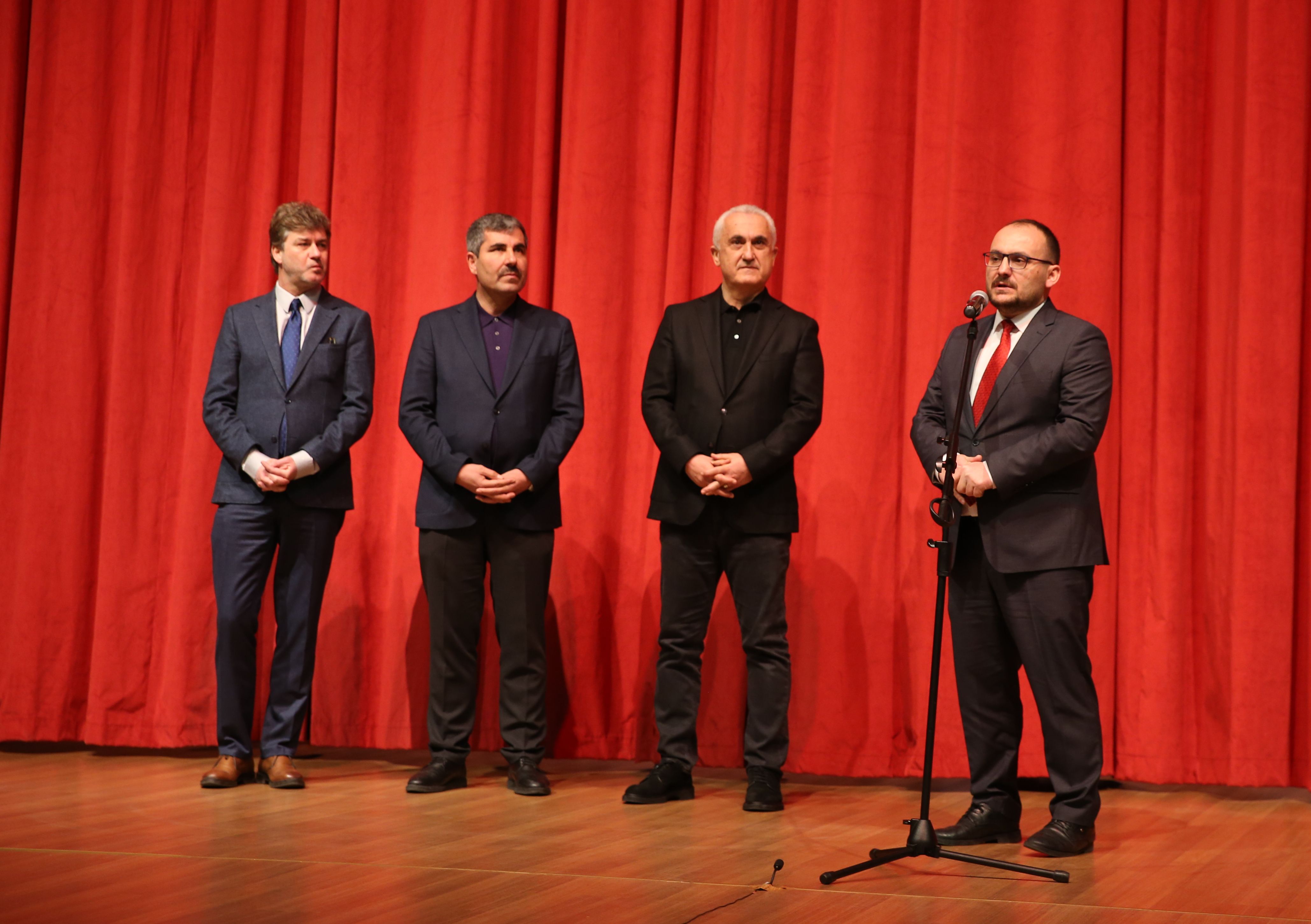 Muş'ta Azerbaycan operasına büyük ilgi!  Muş'ta Azerbaycan operasına büyük ilgi!