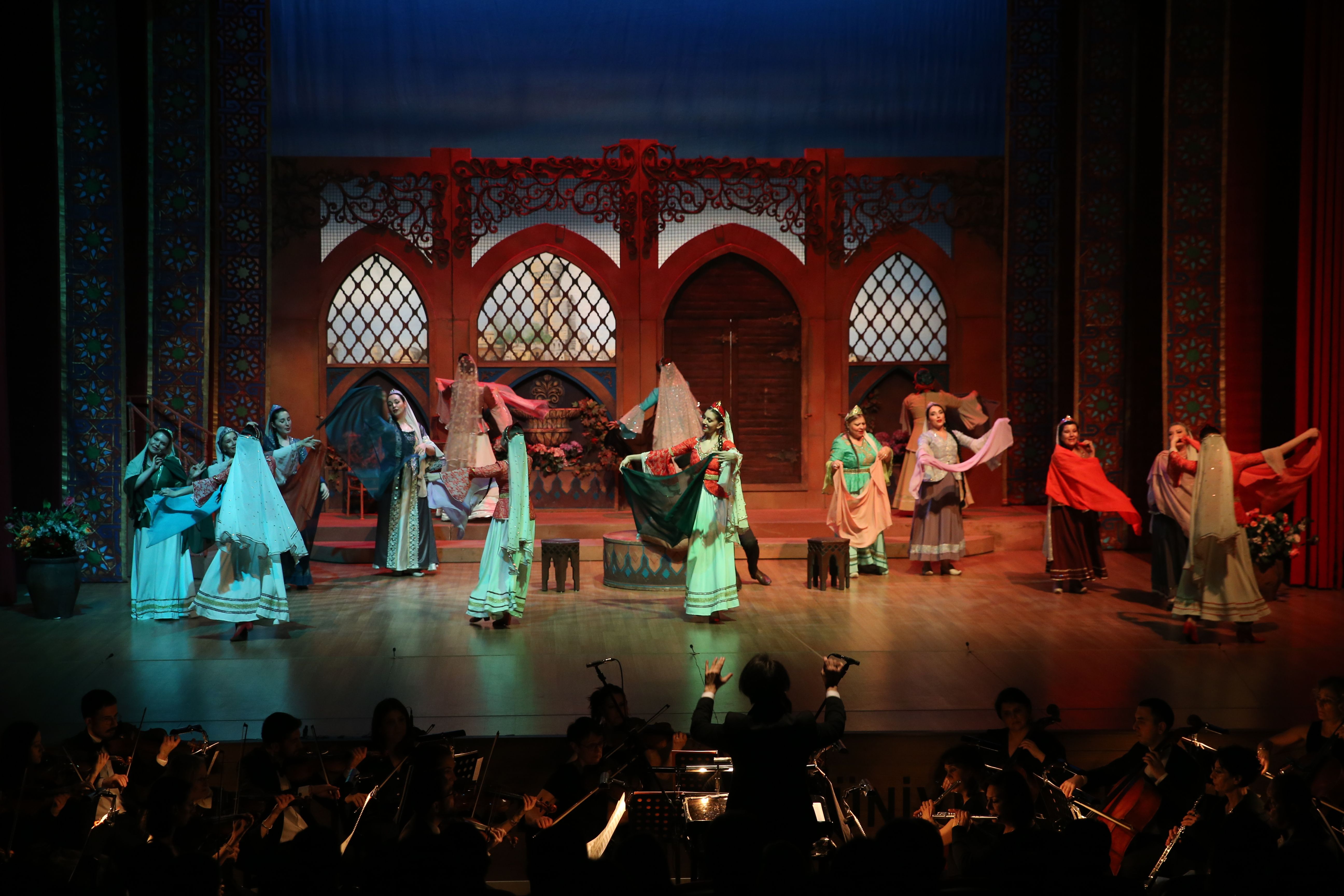 Muş'ta Azerbaycan operasına büyük ilgi!  Muş'ta Azerbaycan operasına büyük ilgi!