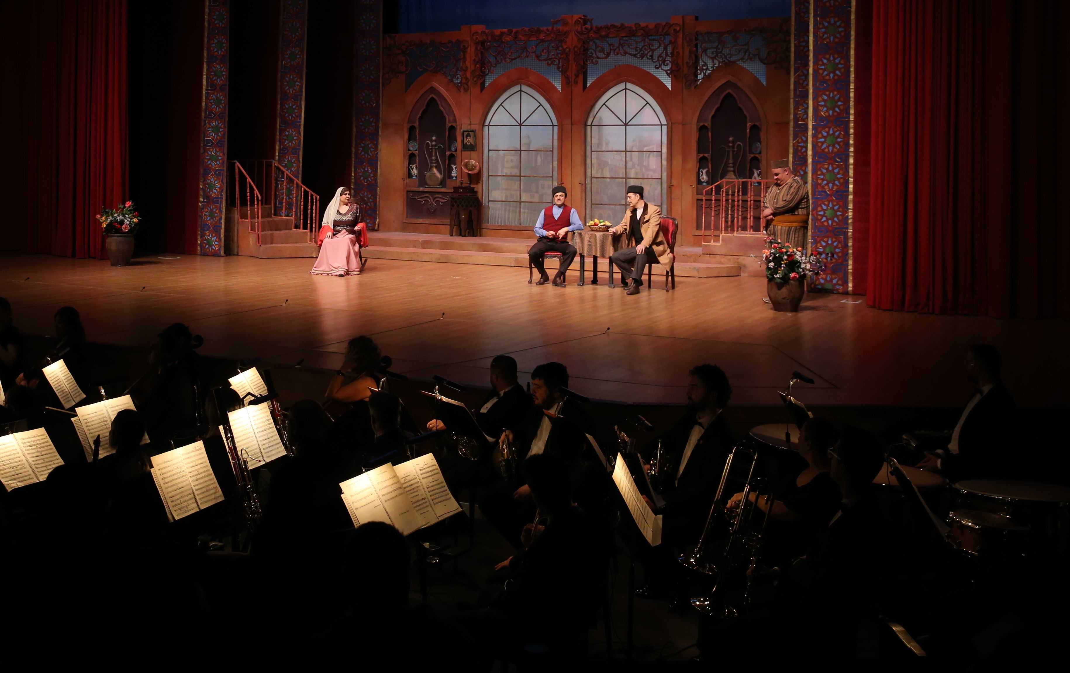 Muş'ta Azerbaycan operasına büyük ilgi!  Muş'ta Azerbaycan operasına büyük ilgi!