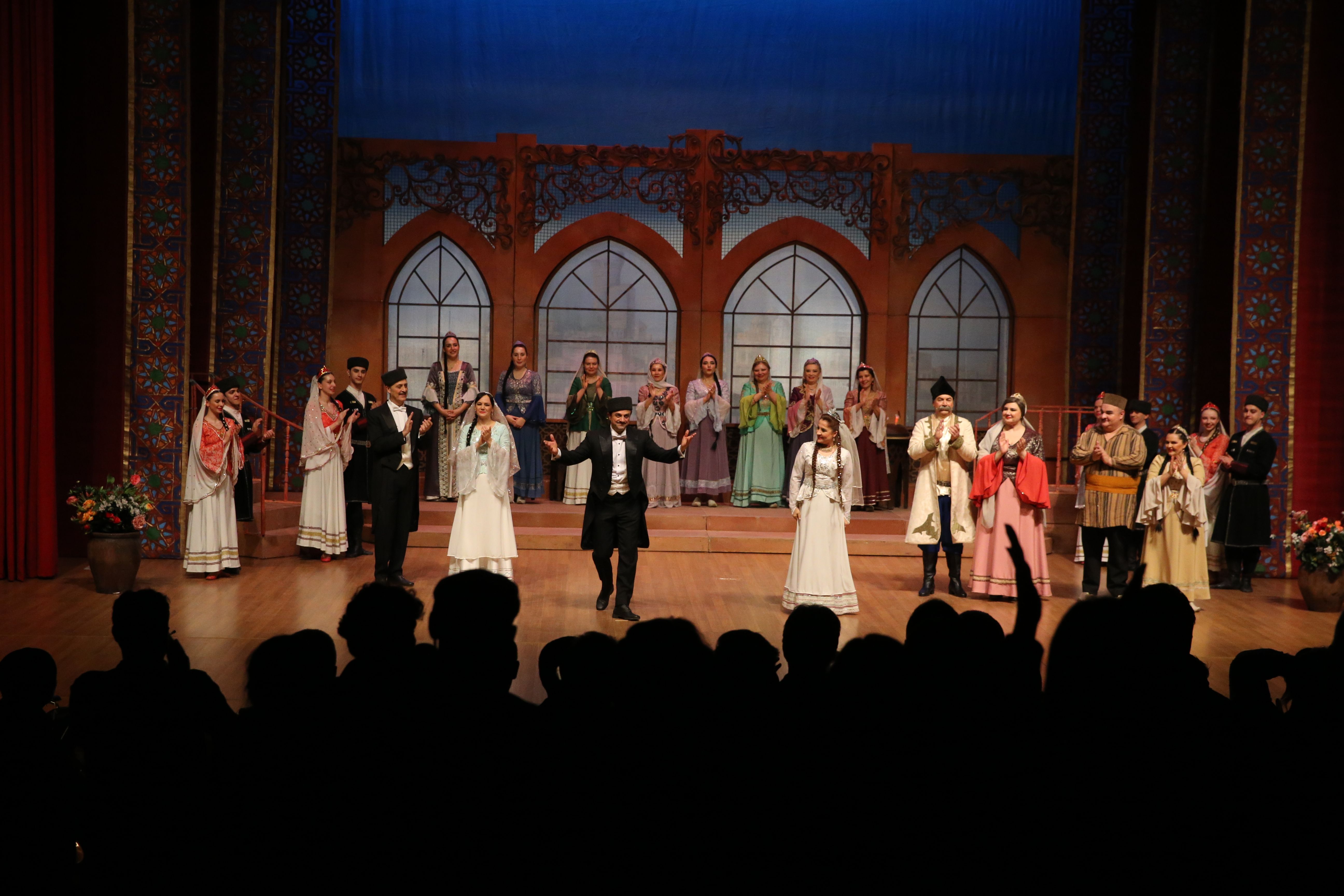 Muş'ta Azerbaycan operasına büyük ilgi!  Muş'ta Azerbaycan operasına büyük ilgi!