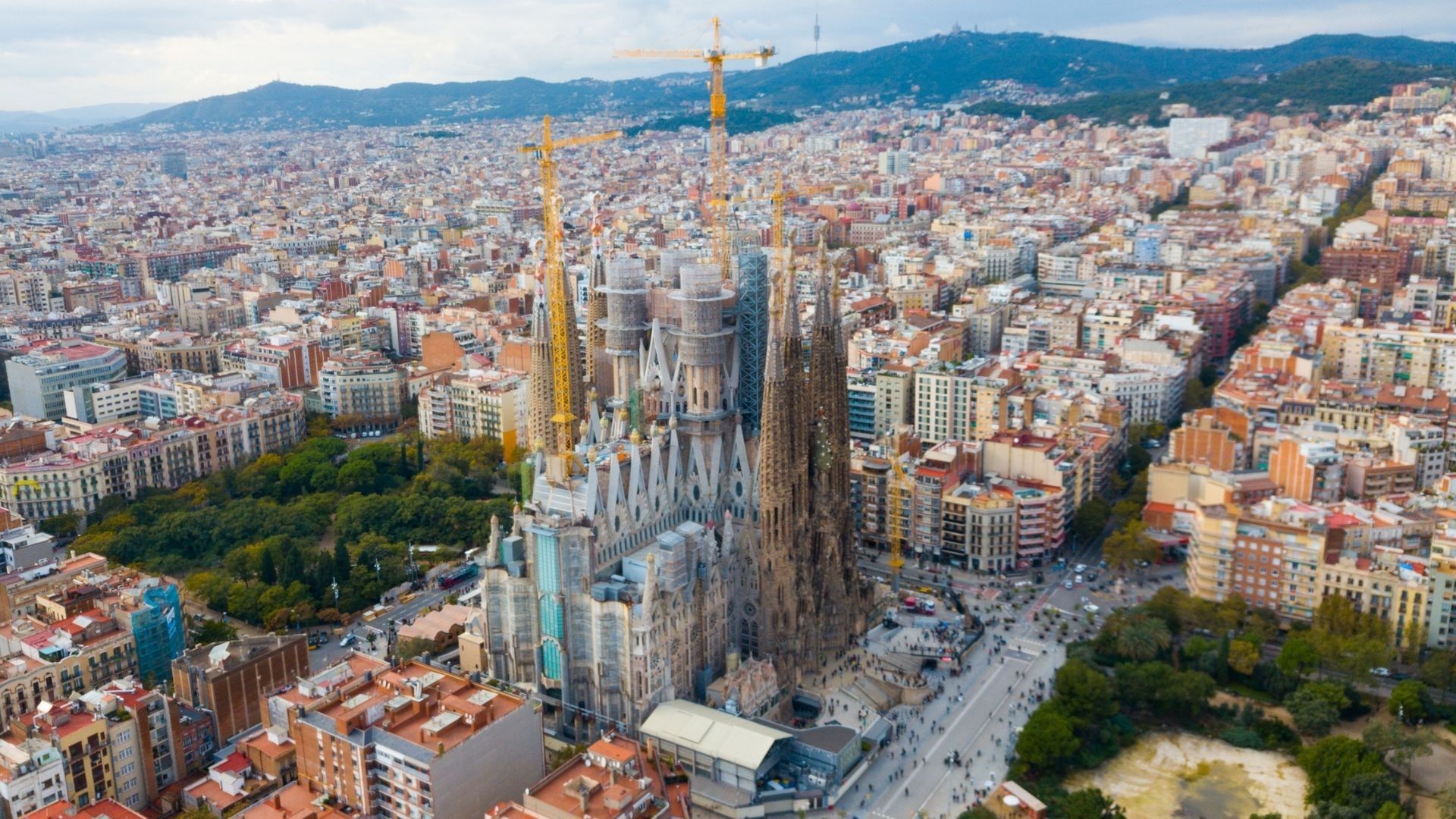 Eserini izlerken tren çarptı, sırrı 141 yıldır çözülemedi! La Sagrada Familia Kilisesi inşaatının 2026 yılında bitirilmesi planlanıyor - 1. Resim