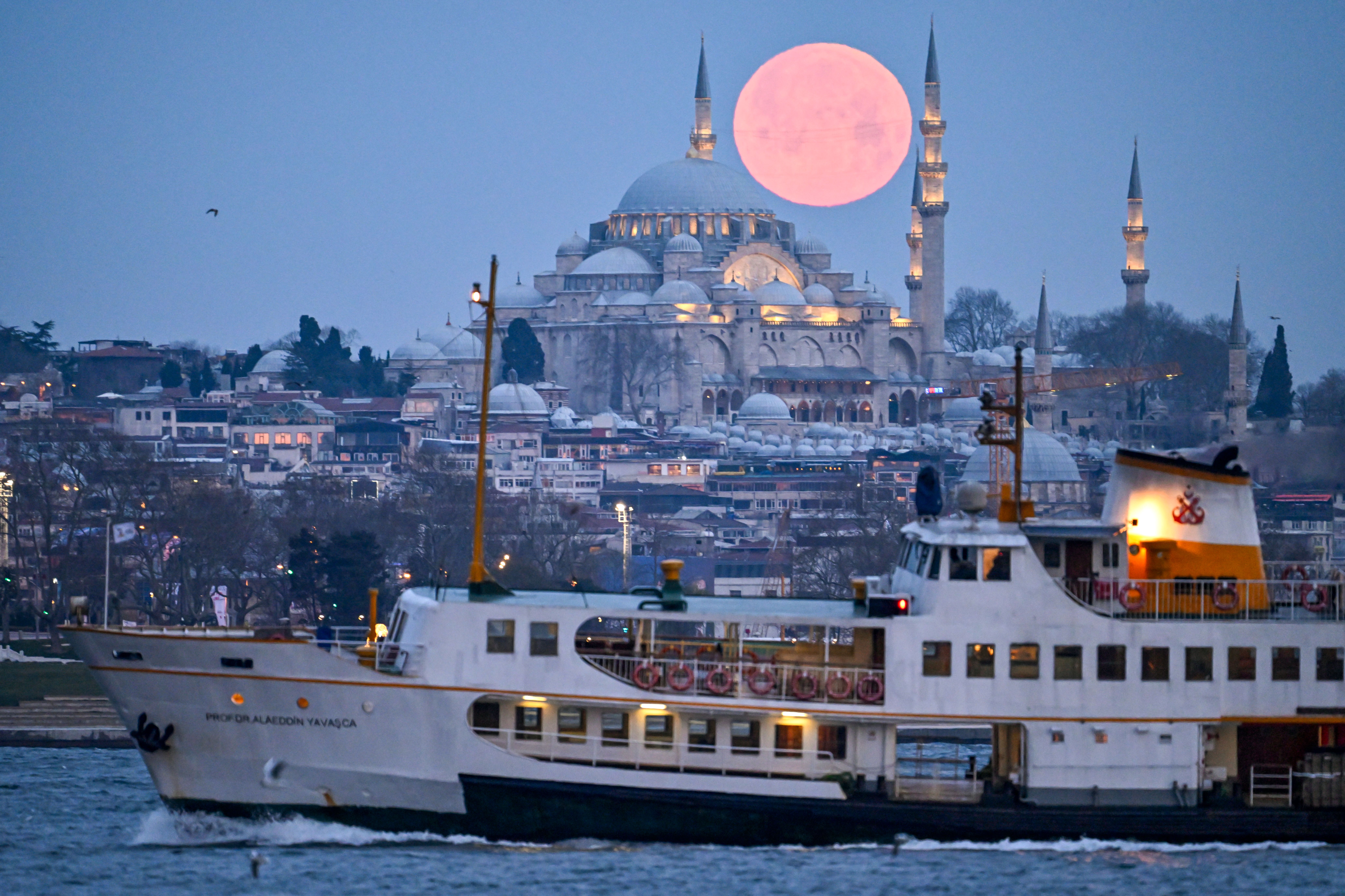 Gökyüzü nurlandı! Ramazan dolunayı ondördüncü gününde böyle görüntülendi - 2. Resim