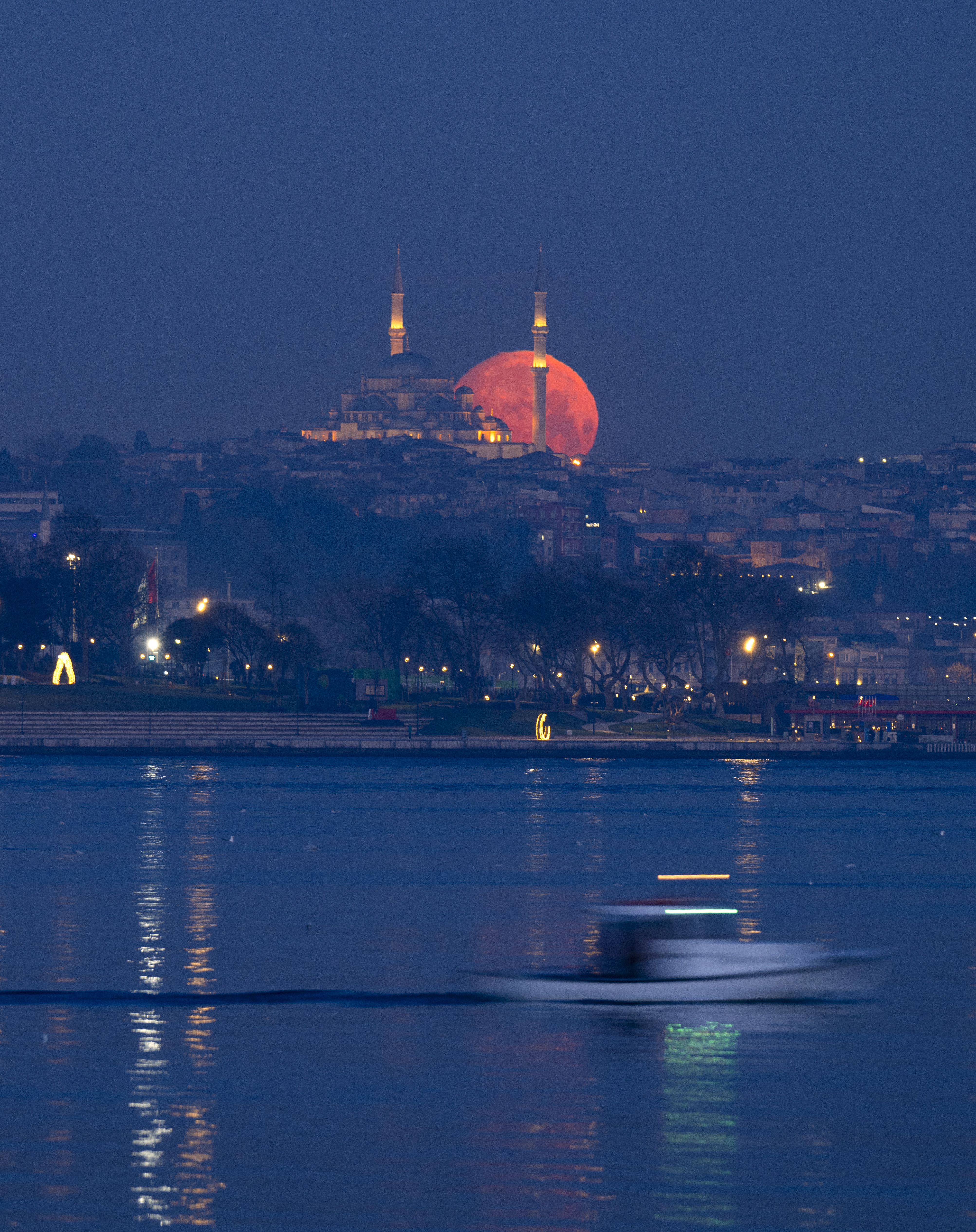 Gökyüzü nurlandı! Ramazan dolunayı ondördüncü gününde böyle görüntülendi - 8. Resim