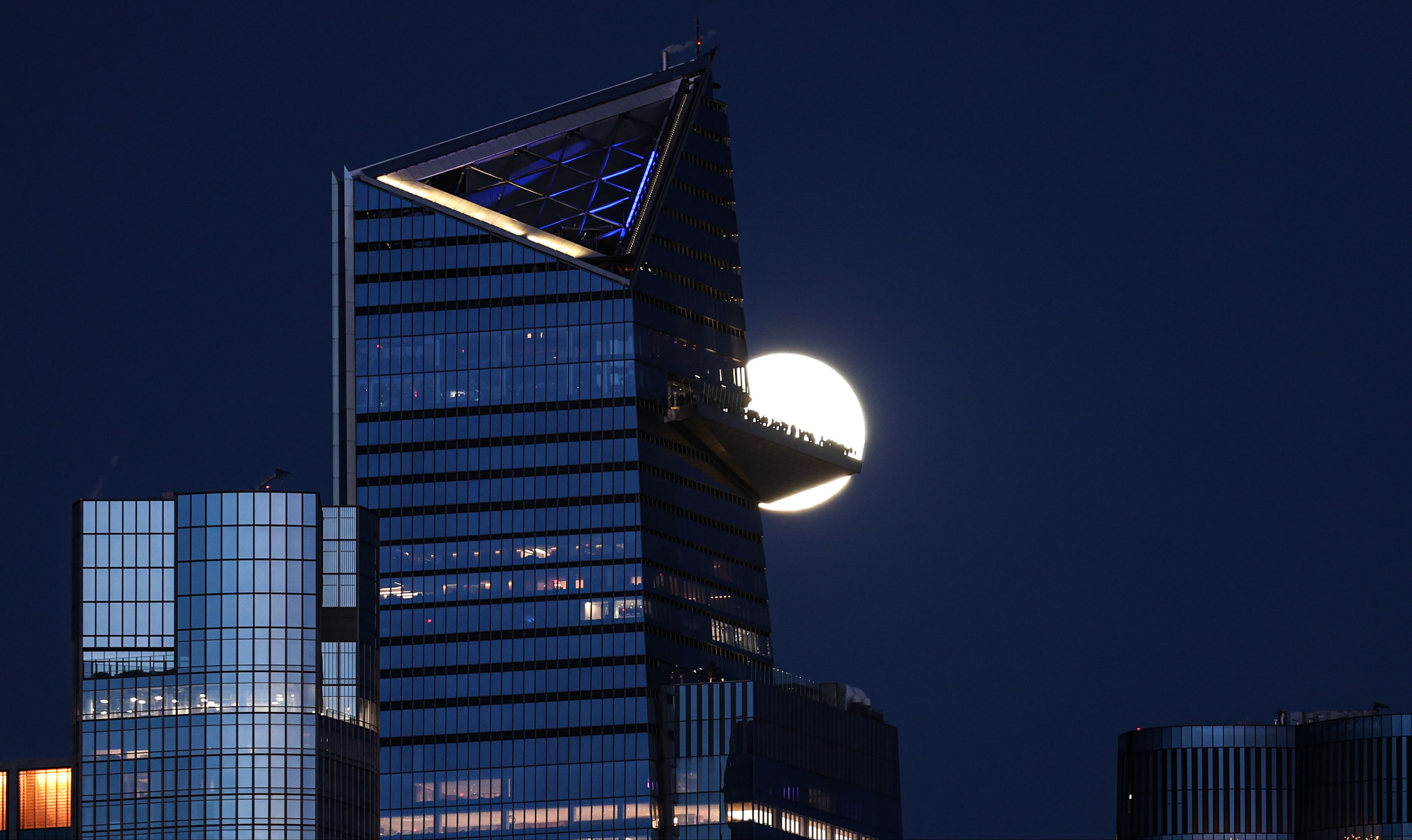 Gökyüzü nurlandı! Ramazan dolunayı ondördüncü gününde böyle görüntülendi - 9. Resim