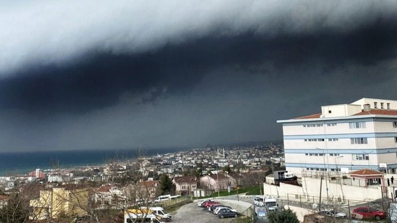 İstanbullular neye uğradığını şaşırdı: Dolu vurdu, dalgalar yükseldi İstanbullular neye uğradığını şaşırdı: Dolu vurdu, dalgalar yükseldi - 1. Resim