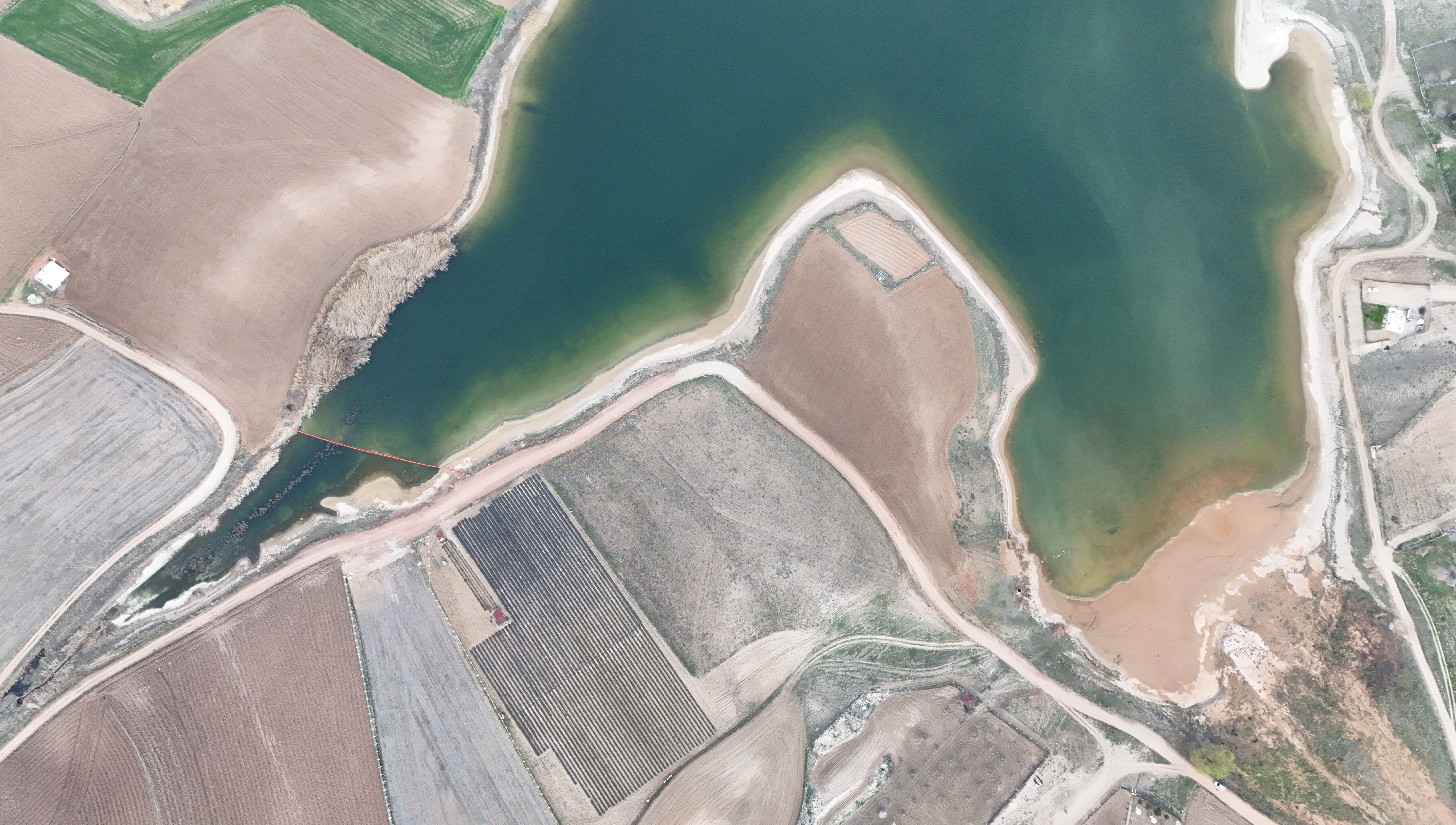 Kızılırmak'ta korkutan manzara! Sular onlarca metre çekildi - 3. Resim