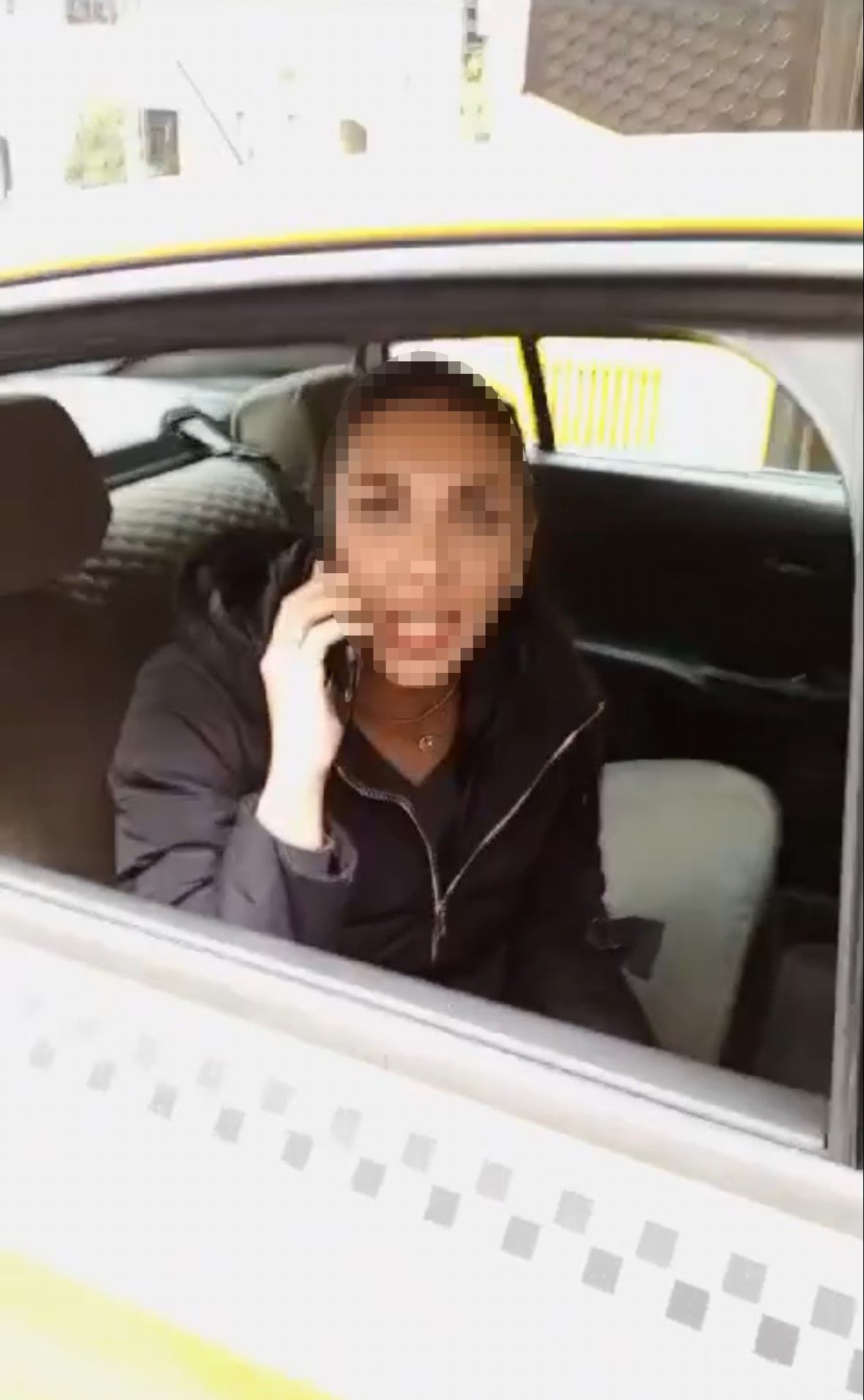 Taksiciyle yolcu arasında hız kavgası: 'Beni dövüyorlar' deyip bağırdı - 2. Resim