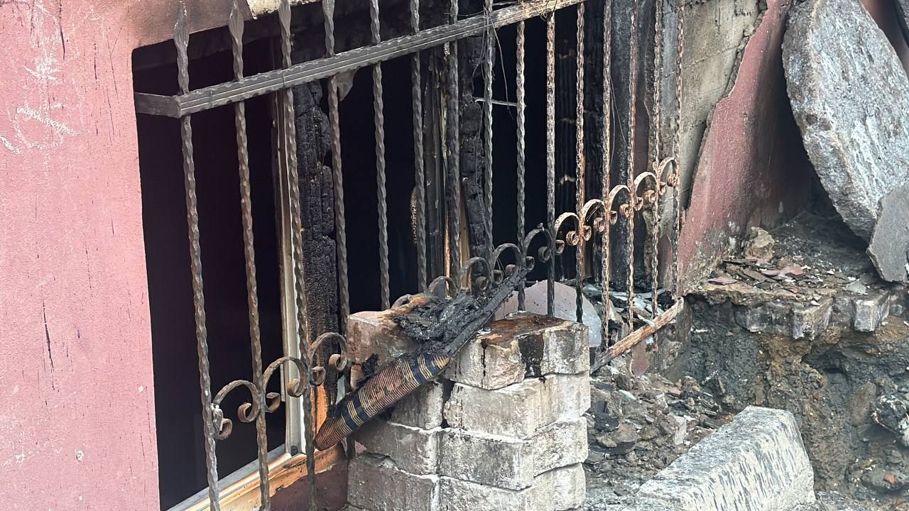 Esenyurt'ta mahalleliyi sokağa döken patlama Esenyurt'ta mahalleliyi sokağa döken patlama - 1. Resim