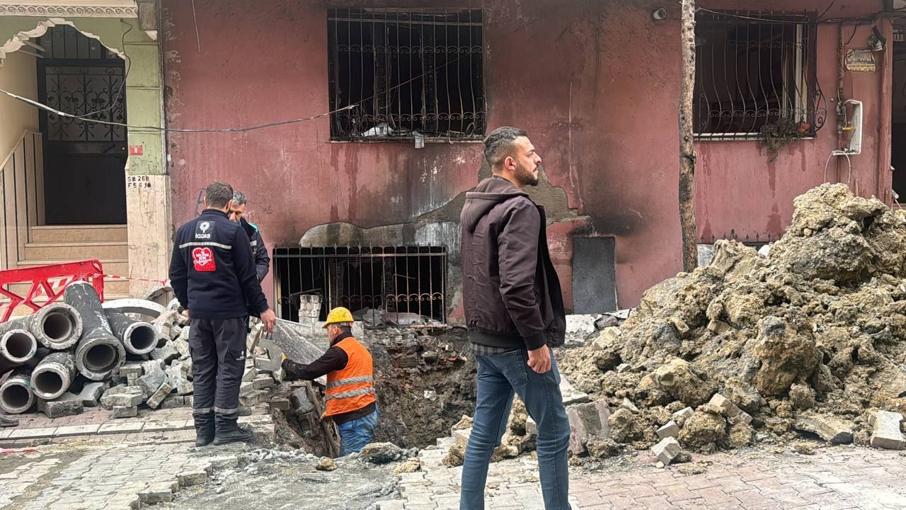 Esenyurt'ta mahalleliyi sokağa döken patlama Esenyurt'ta mahalleliyi sokağa döken patlama - 4. Resim