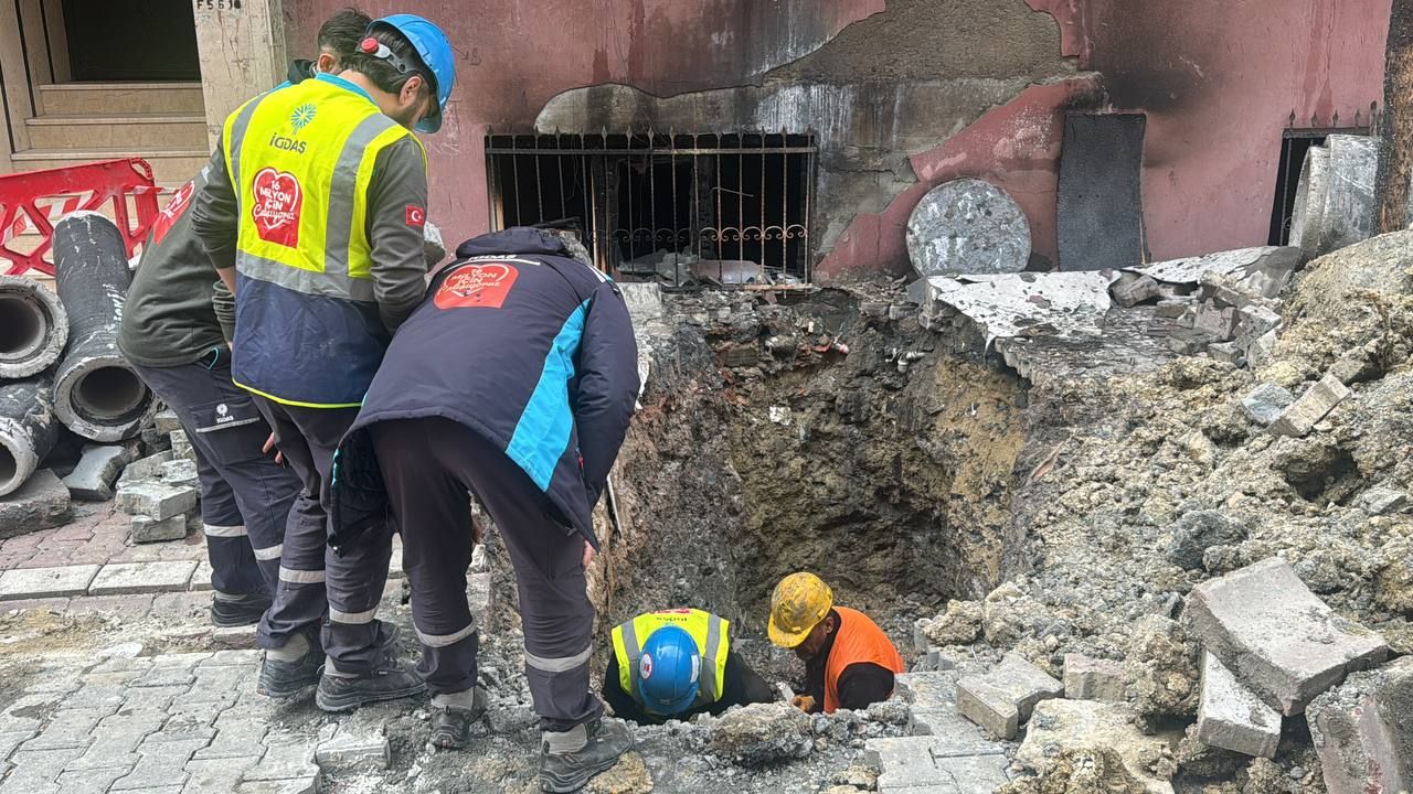 Esenyurt'ta mahalleliyi sokağa döken patlama Esenyurt'ta mahalleliyi sokağa döken patlama - 2. Resim