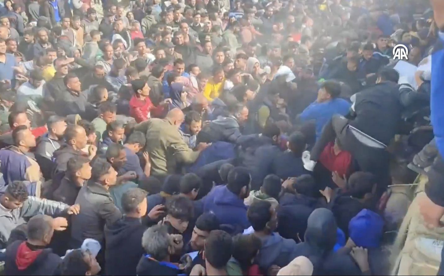 Gazze'de insani yardım izdihamı! 18 Filistinli hayatını kaybetti - 4. Resim