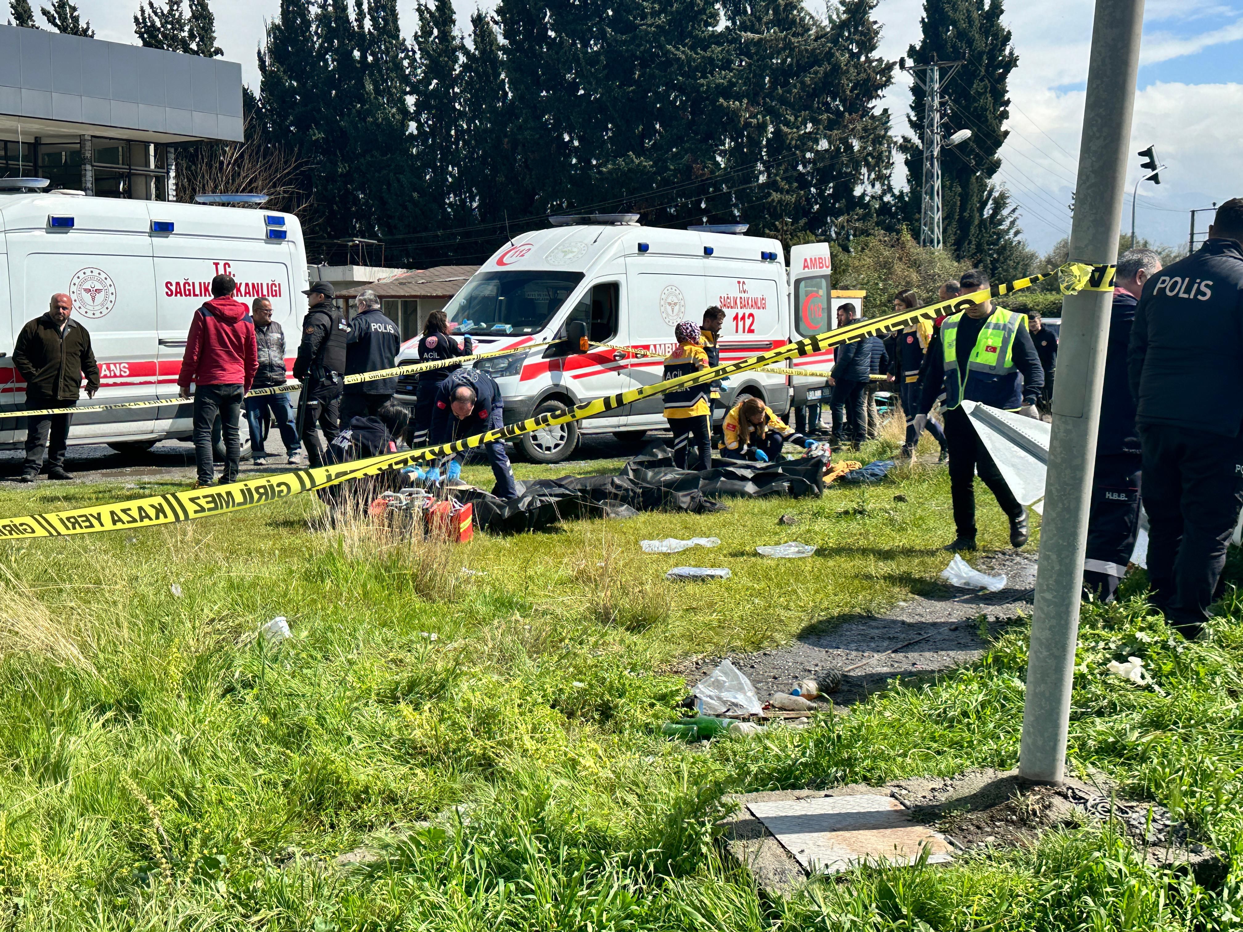 Hatay'da katliam gibi kaza! Tır, otomobili biçti: Ölü ve yaralılar var Hatay'da katliam gibi kaza! Tır, otomobili biçti: Ölü ve yaralılar var - 4. Resim