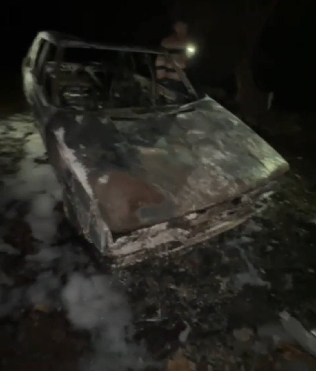 Kontağı çevirmesiyle alev topuna dönmesi bir oldu! Araçtan geriye hurda kaldı - 2. Resim