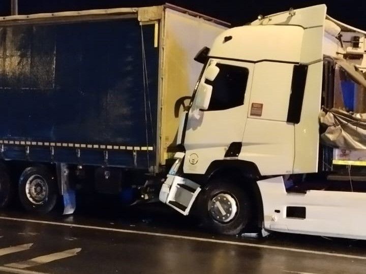 Konya'da gece yarısı feci kaza! 4 tır çarpıştı, ölü ve yaralılar var - 3. Resim