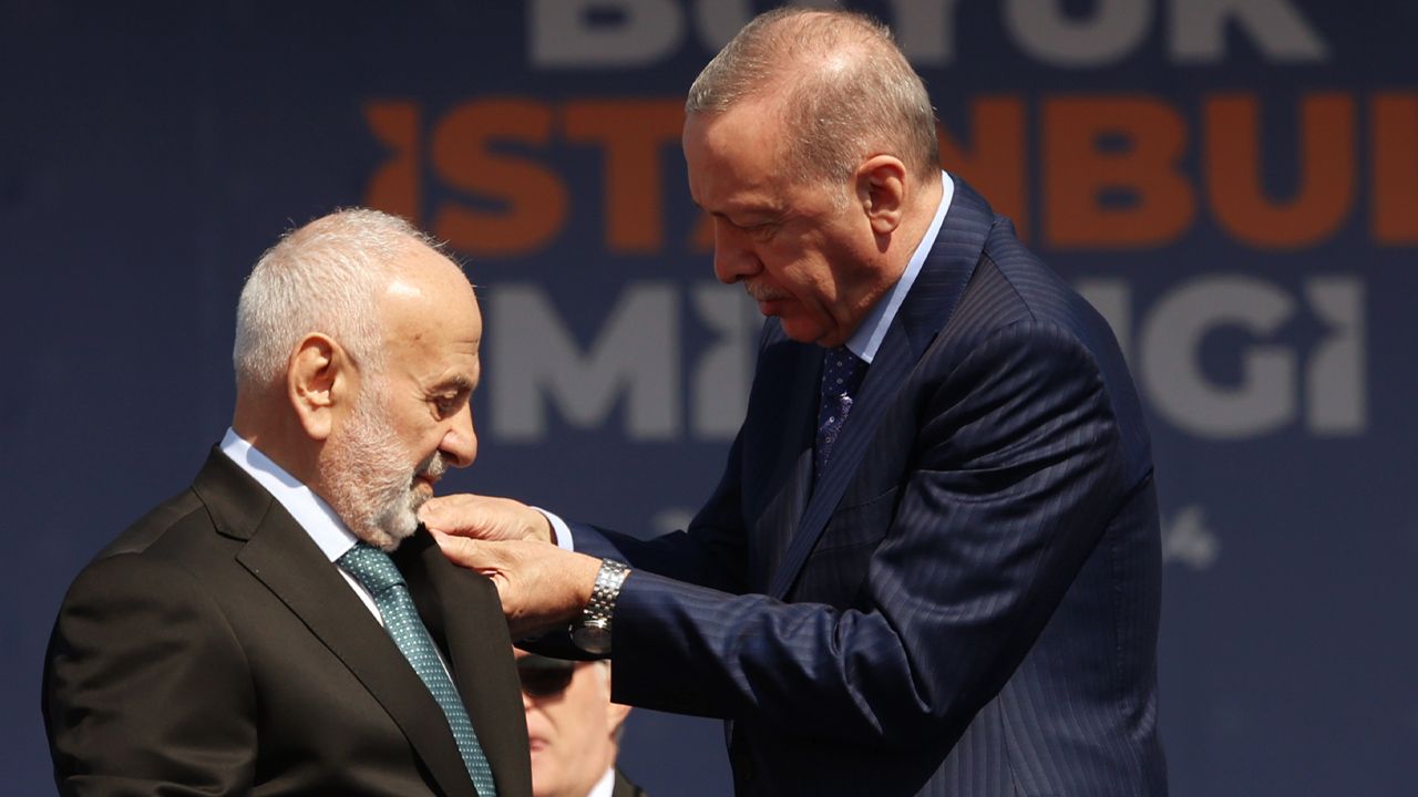 AK Parti'ye geçen Suat Pamukçu'dan YRP'lilere çağrı: Bu bir beka seçimi, ona göre oy kullansınlar AK Parti'ye geçen Suat Pamukçu'dan YRP'lilere çağrı: Bu bir beka seçimi, ona göre oy kullansınlar - 2. Resim