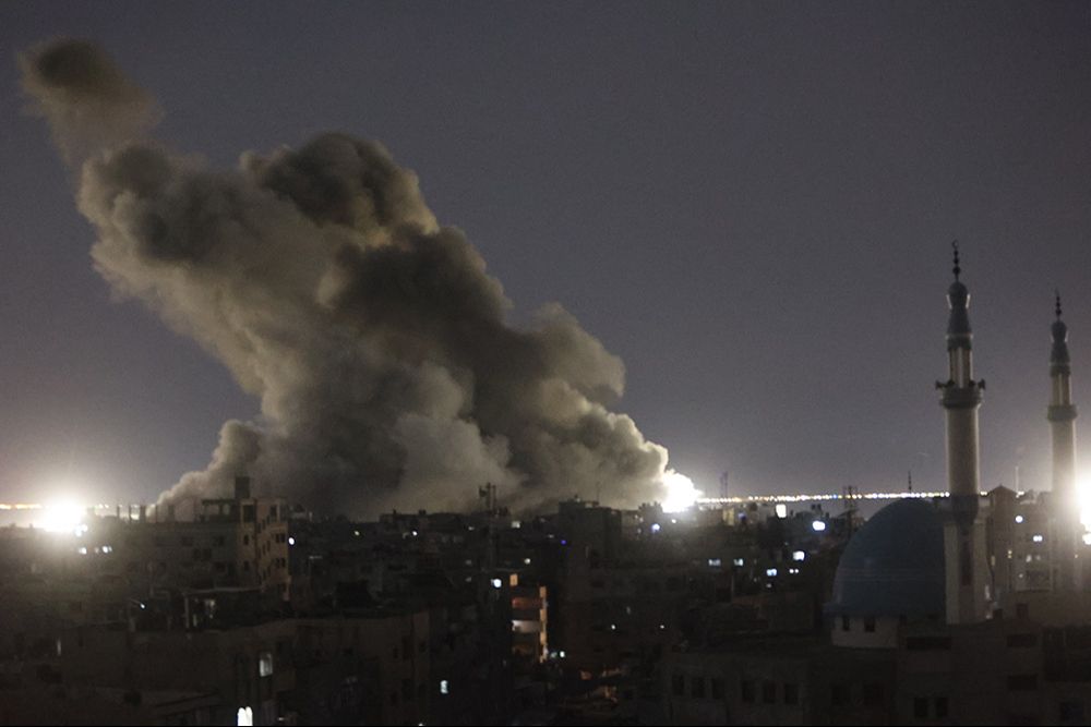 İsrail Refah'ta sivillerin evlerini bombaladı, ölü ve yaralılar var İsrail Refah'ta sivillerin evlerini bombaladı, ölü ve yaralılar var - 1. Resim