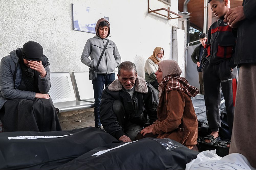 İsrail Refah'ta sivillerin evlerini bombaladı, ölü ve yaralılar var İsrail Refah'ta sivillerin evlerini bombaladı, ölü ve yaralılar var - 2. Resim